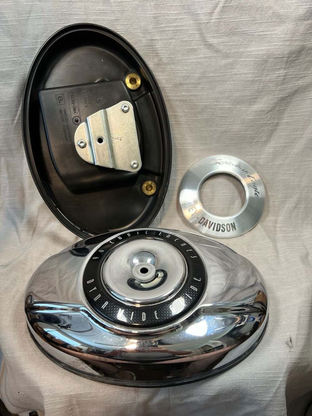 Harley-Davidson 96 Cubic Inches Dyna Wide Glide Air Cleaner Cover with screaming